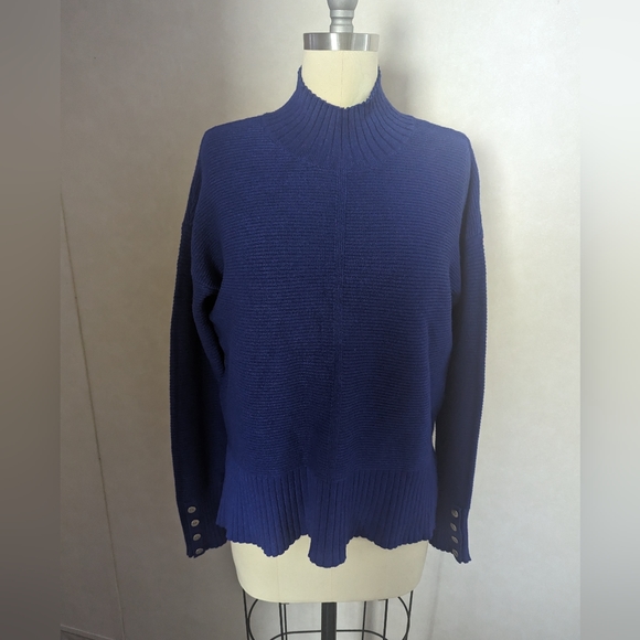 CYRUS Sweater - Picture 2 of 9